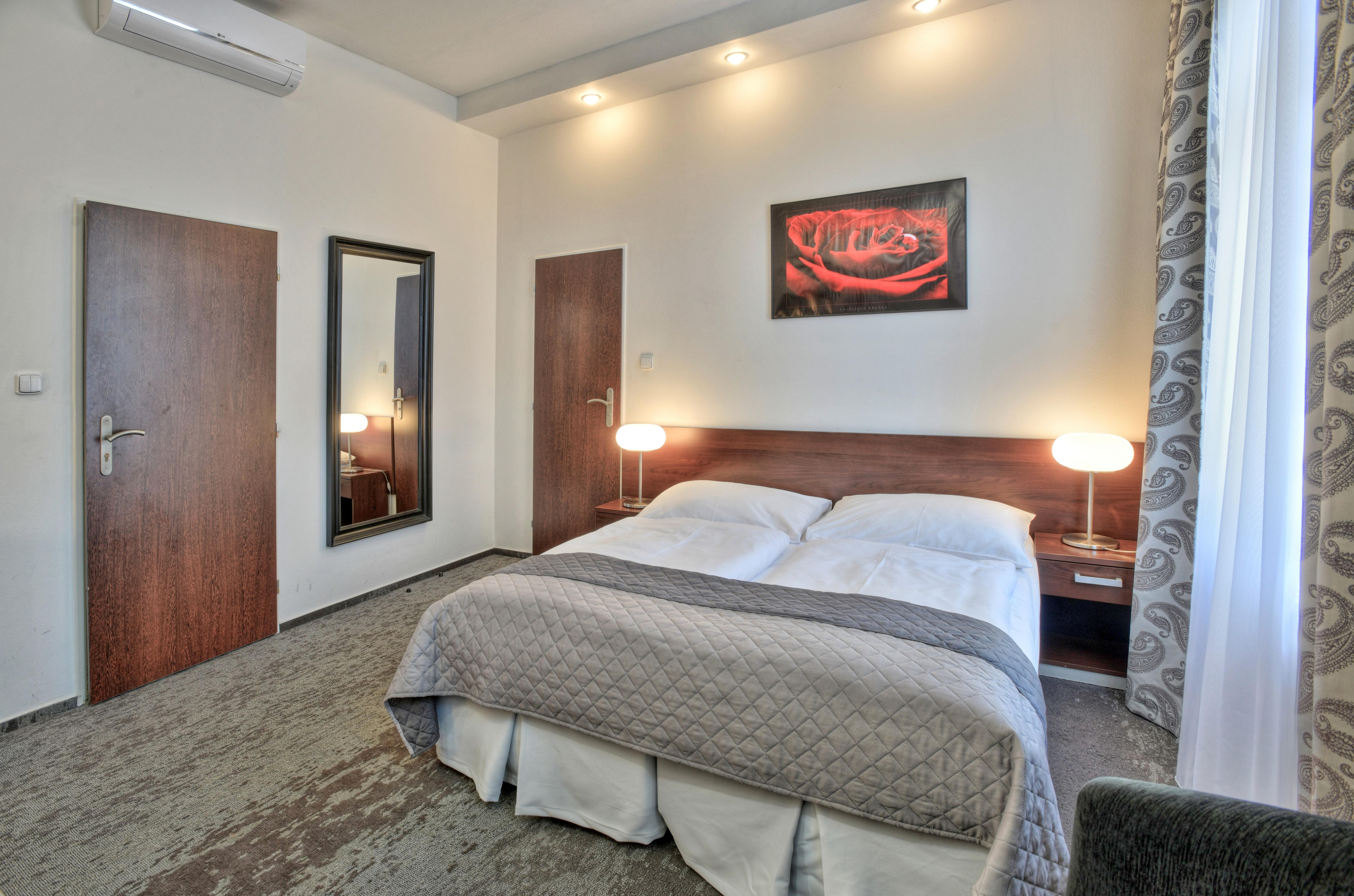 Royal Plaza Hotel - Prague — Photos 1